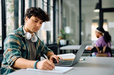 Nuestras Becas y Prácticas